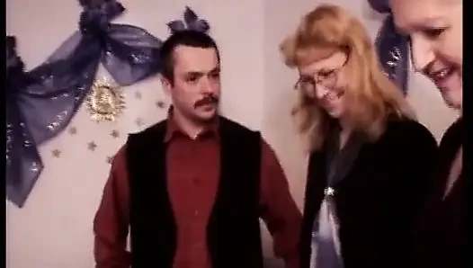 Eine blonde dame aus deutschland ist hier, um seinen schwanz abzulassen