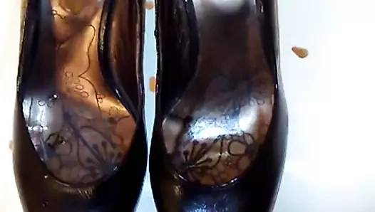Pump porn video – fans wife's pumps pissed