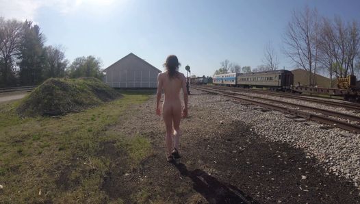 Desnuda en un museo del ferrocarril 20180505