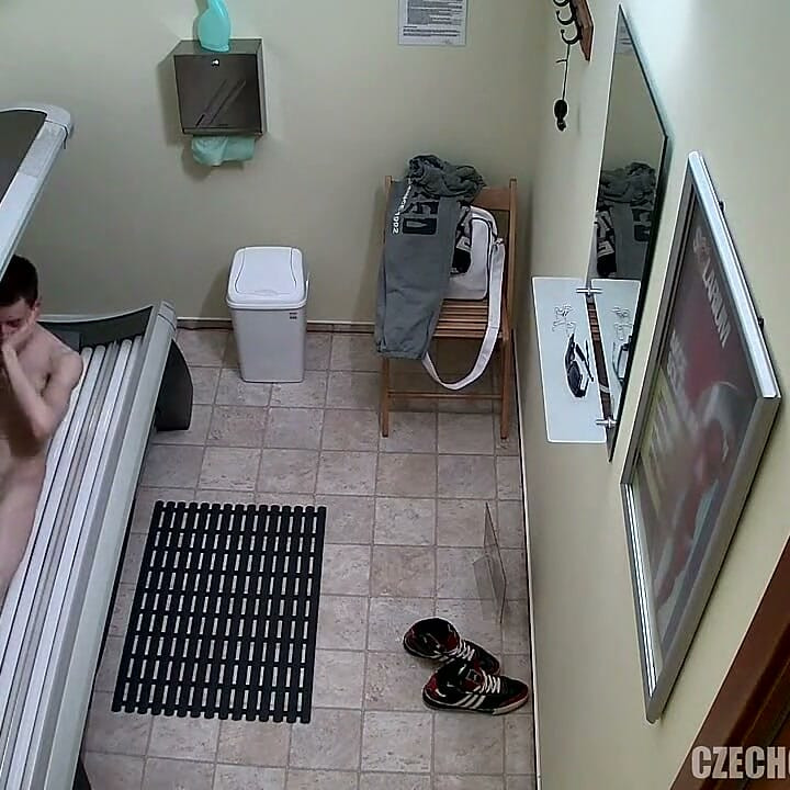 Czech Gay Solarium 1 Slim Twink Caught in Solarium