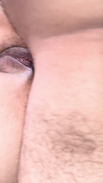 Zgodna indijska Priya svastika liže pičku i jako se jebe jer je naučila prvi seks deveru. | Klip 2