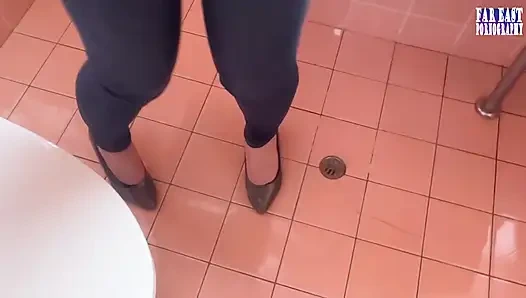 Kondom-gulp Wander als gewagte junge schönheit entleert jeden warmen tropfen im freien ep-1