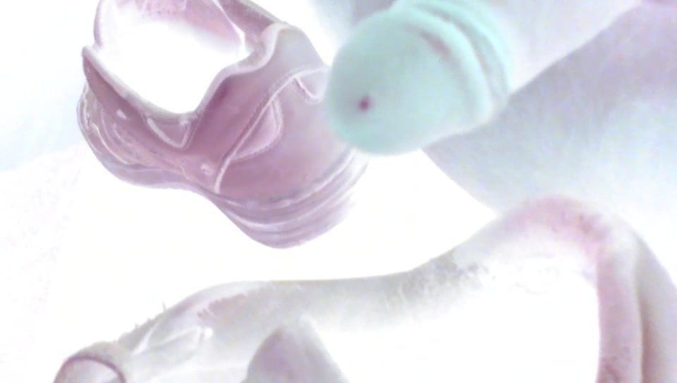 射在我的运动鞋里