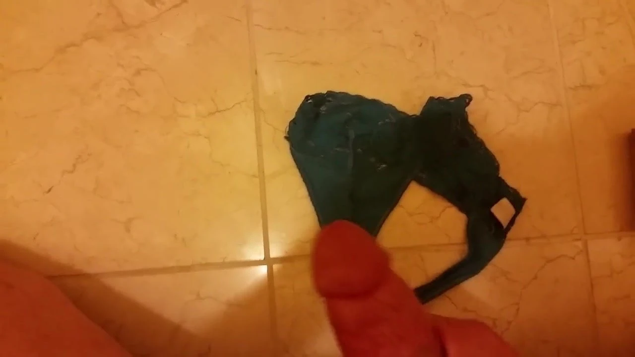 Klaarkomen op vriendin blauwe string