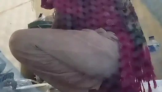 Köyün üvey kızlarının götü ve penisim sabah erken saatlerde üvey kızlarının götünü gördükten sonra penisim dikleşti.