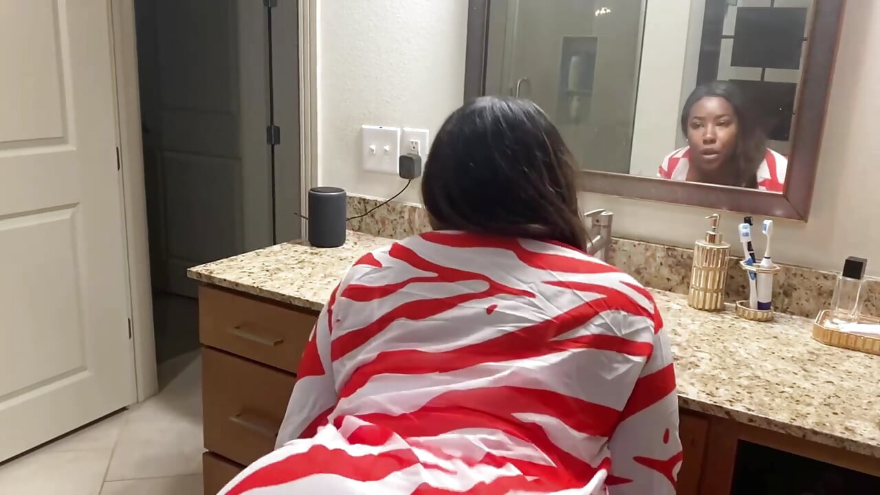 Diana memberikan pekerjaan pantat yang luar biasa untuk cowoknya