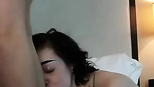 Süper seksi minyon dövmeli genç kız yarak emiyor - derleme 3