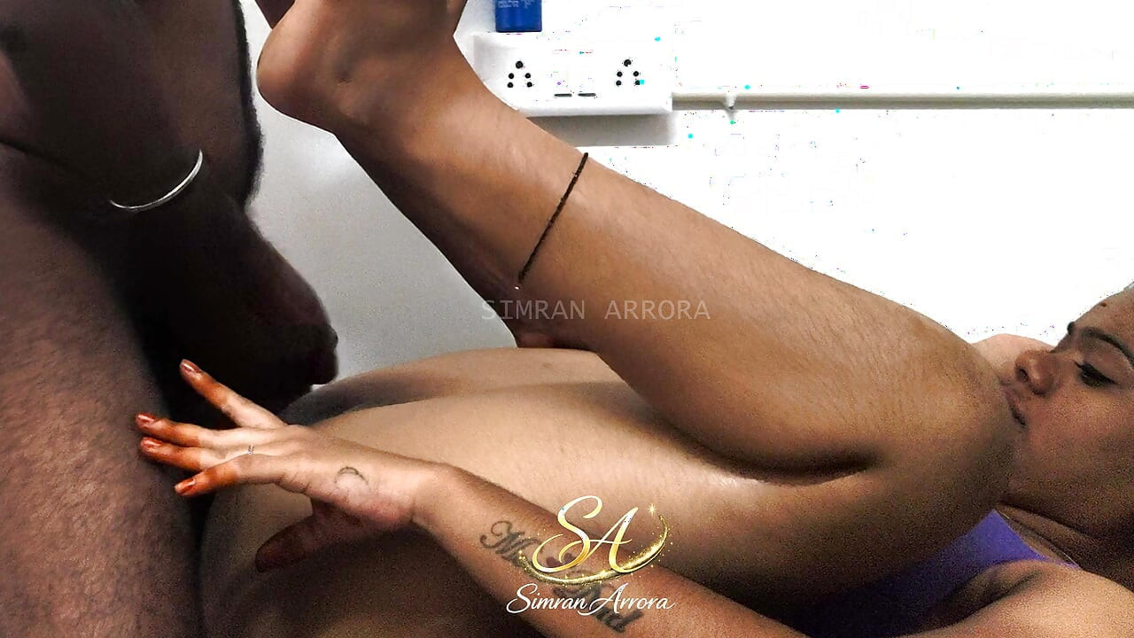 Simran Arrora neukte mijn vriend voor het eerst erg geolied en hard neukend