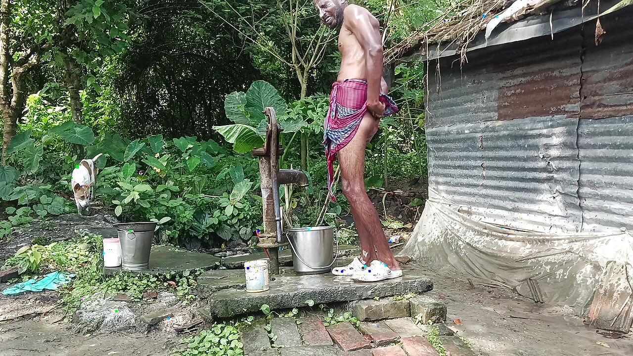Indian mature Shower open place desi style..