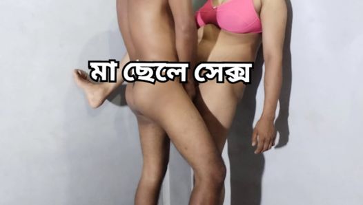 Sexy matrigna e matrigna XXX scopano in audio hindi