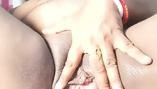 Desi sexy boudi using cucumber just becouse of she is not satisfied with begun.