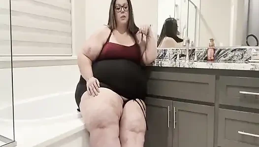 Plump Paradise: Costume Role Play Tease (sd)