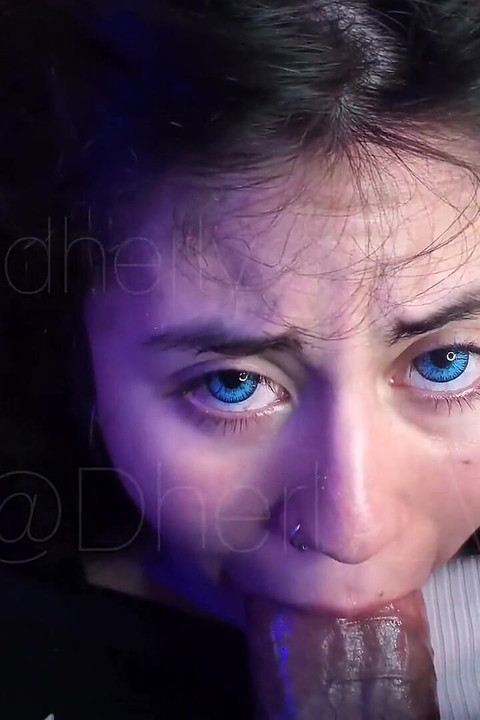 POV הזונה אוהבת להרגיש נשלטת, אז עליתי עליה והכנסתי את הזין שלי לפה שלה