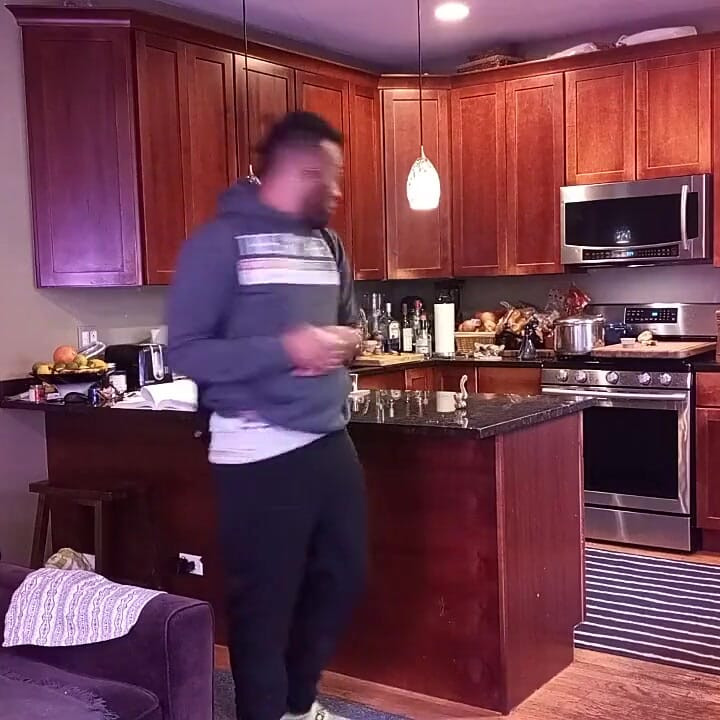 Striptiz! Kennie Jai se skida i svršava za tebe!