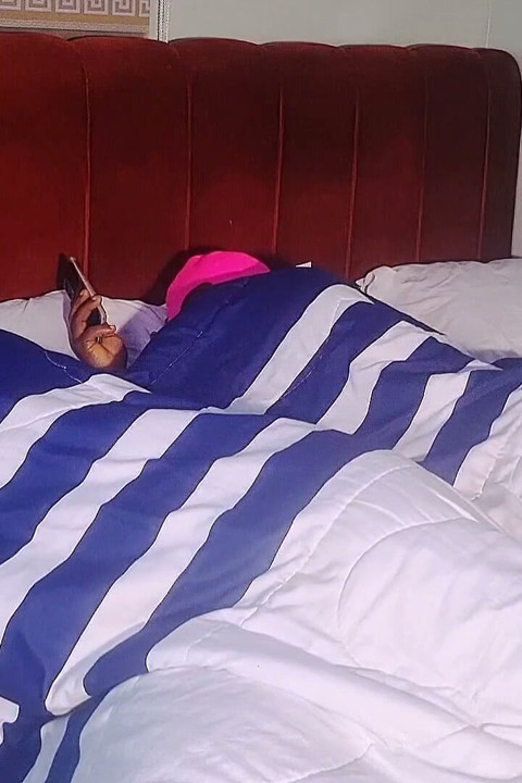 Bed Love Gossiping with My House Wife Before Having a Sweet Raw Sex