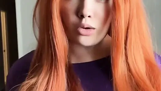 Daphne fickt ihre hübsche muschi für dich