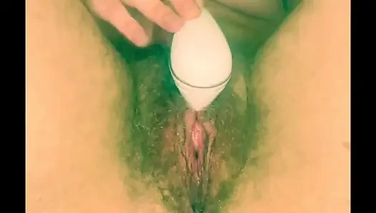 Cewek sange ini lagi asik muasin memeknya pakai jari sampai orgasme!