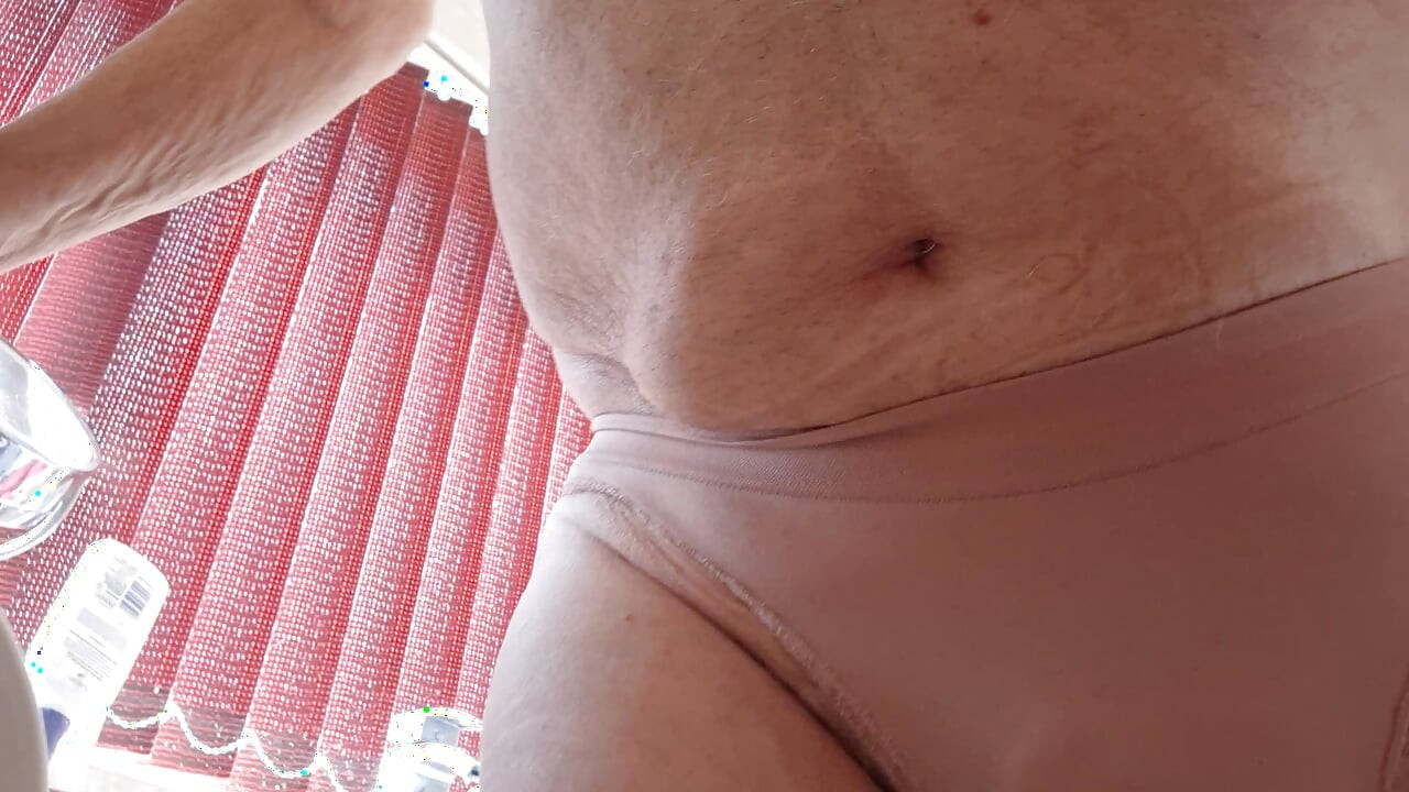 Di kamar mandi