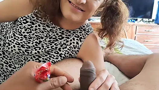 Ich habe meiner stieftochter einen lutscher im austausch für einen blowjob gegeben