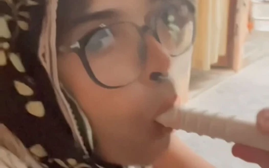 Lütfen yüzümü sik gırtlağına kadar alma eğitimi