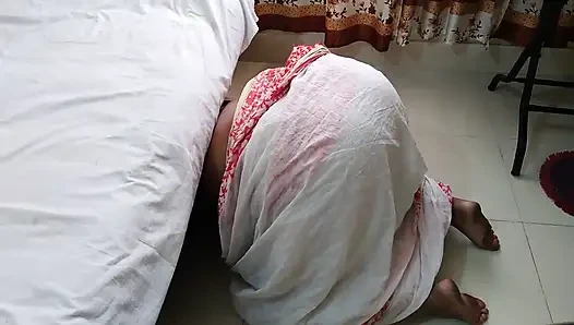 Pakistani Hot Stepmom Gets Stuck While Sweeping Under the Bed When Stepson Fucks Her & Cum Out Her Big Ass