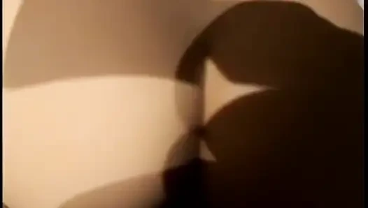 Genç sarışın yarak emiyor sonra arkadan alıyor sonra bakış açısıyla götü boşalıyor