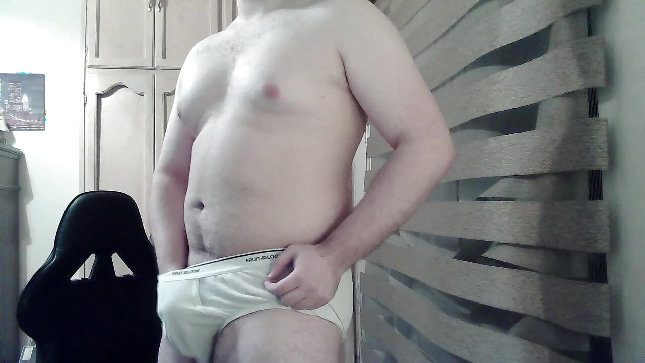 Hot beefy camboy teases and shows off