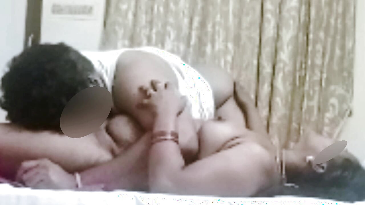 Desi Tamil BBW Wife Latha Pays Debt with Big Boobs Suck, Pussy Lick & Fingering Foreplay by Financier! Indianhotwifex
