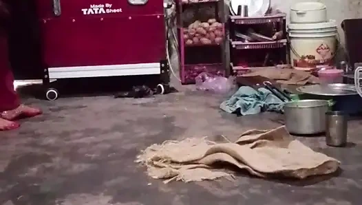 Тайный секс с настоящим шурином снова сделал видео на хинди аудио дези бхабхи Dewar