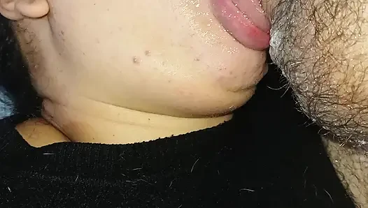 2 creampie untuk pelacur ini, dia mendapatkannya di mulut dan wajahnya