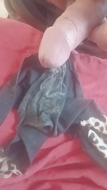 Cuming in roommates dirty panties