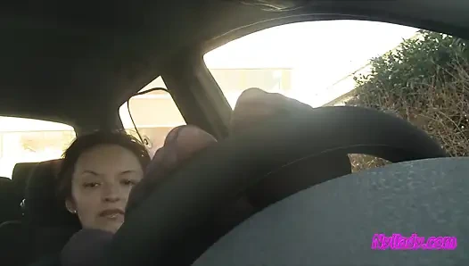 Nylladys Footjob zu Schaltung und Rad in gemusterter strumpfhose