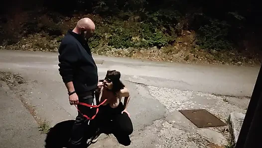 Kocam arkadaşlarının yarağını emmeme izin veriyor. Daha fazlasını istiyorum.