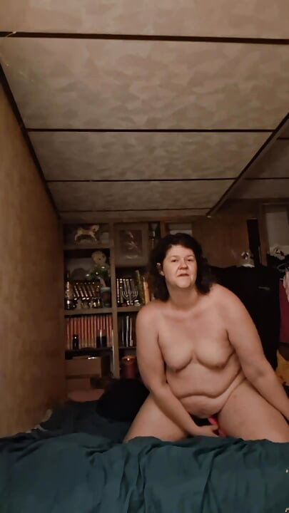 Mama hot savage masturbasi solo