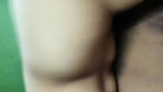 Hintli çiftin odada seks videosu. Bugün ateşli figür ve büyük göt odada sikişiyor