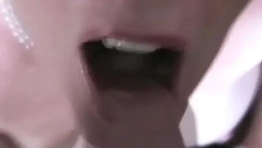 Mulut melanie yang lagi sange dikasih makan