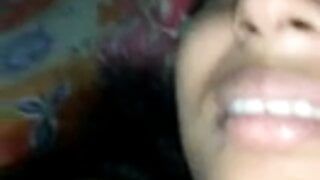 Bangladeshi - quente esposa completamente nua filmada em cama de marido com Claro