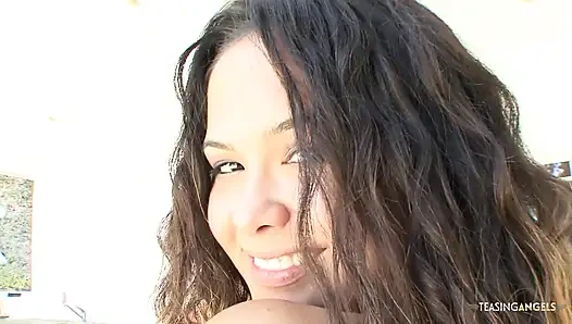 Cewek cantik dengan garis kecokelatan menunggangi kontol keras setelah disetubuhi wajahnya