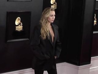 Miley Cyrus - przybycie nagród Grammy 2019