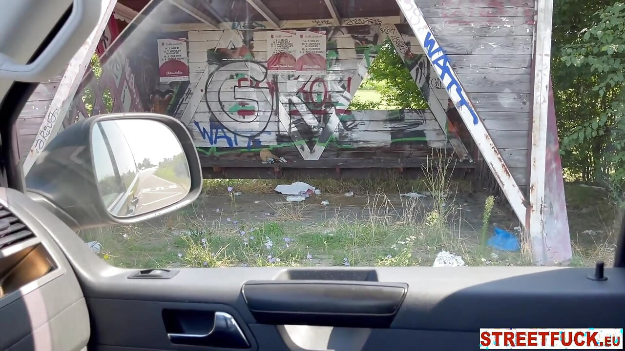 STREETFuck - Kør på fristelsens motorvej for Oxana Chic