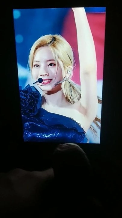 Дважды трибьют спермы для подмышки Dahyun