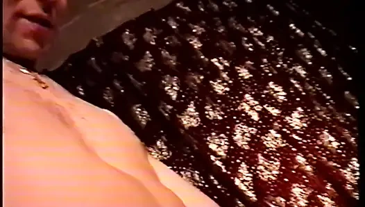 Tante semok ini di-fingering habis-habisan sampai muncrat