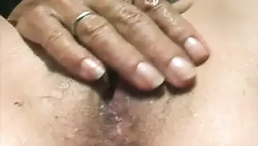 Hairy sloppy pussy cougar fingering herself