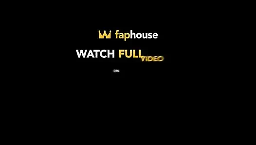 Возбужденная брюнетка от души сосет своему мужчине