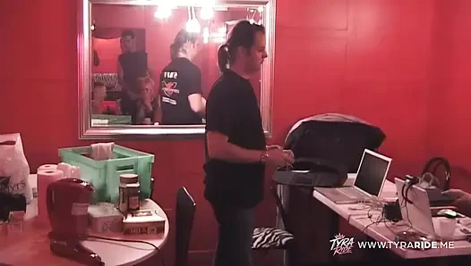 Дикая свингерская ночь с обнаженными парами и танцы на шесте