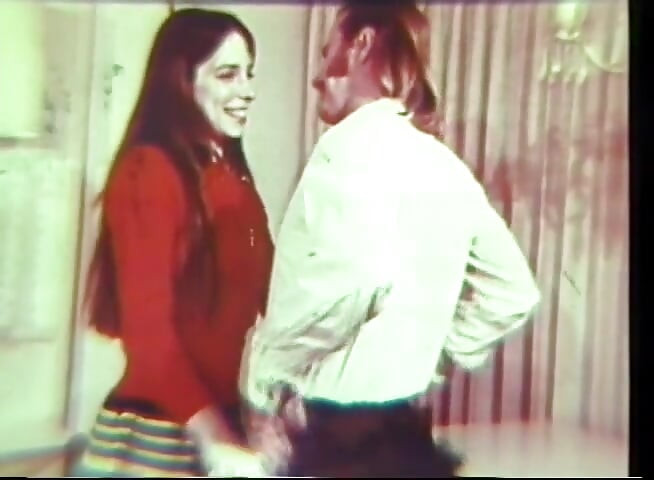 Vintage trojka, jebanje pičke u trojci s lizanjem pičke u poziciji 69