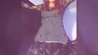 Sexy travesti rockabilly dançando
