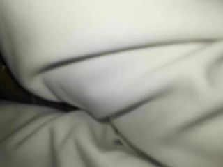 Masturbando com meu travesseiro 7
