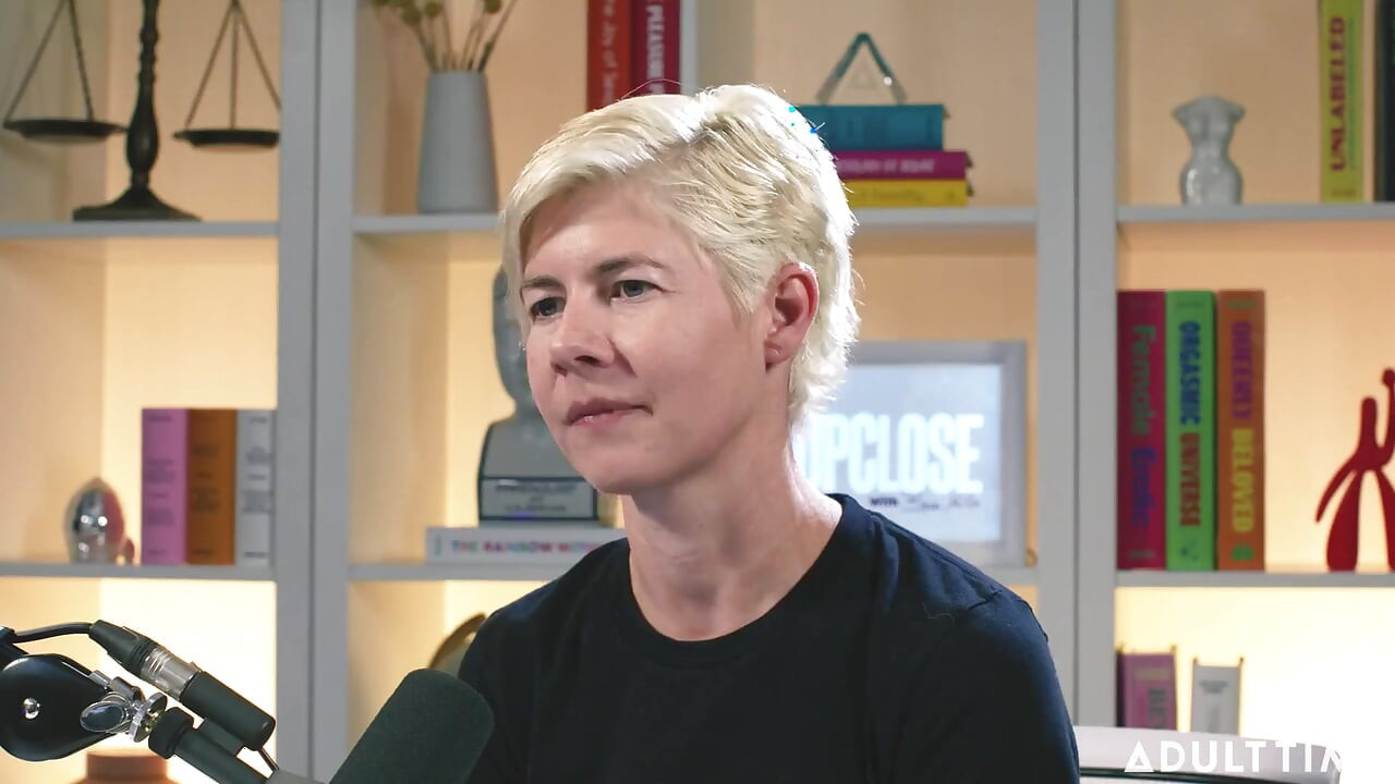 Gal ritchie: spiegler kız ve hentai sevgilisi | Adult Time Podcast