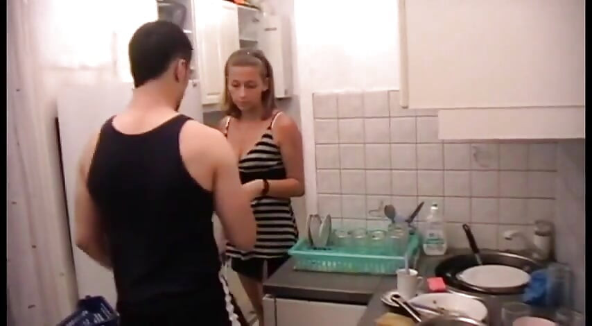 Поспішай і припливи на цю кухню, рабе!